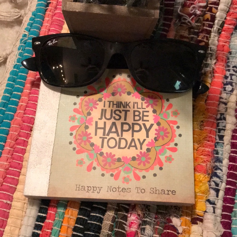 Ray Ban New Wayfarer Sunglasses w/ Black Case